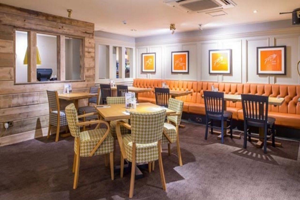 Premier Inn Newport Wales Экстерьер фото