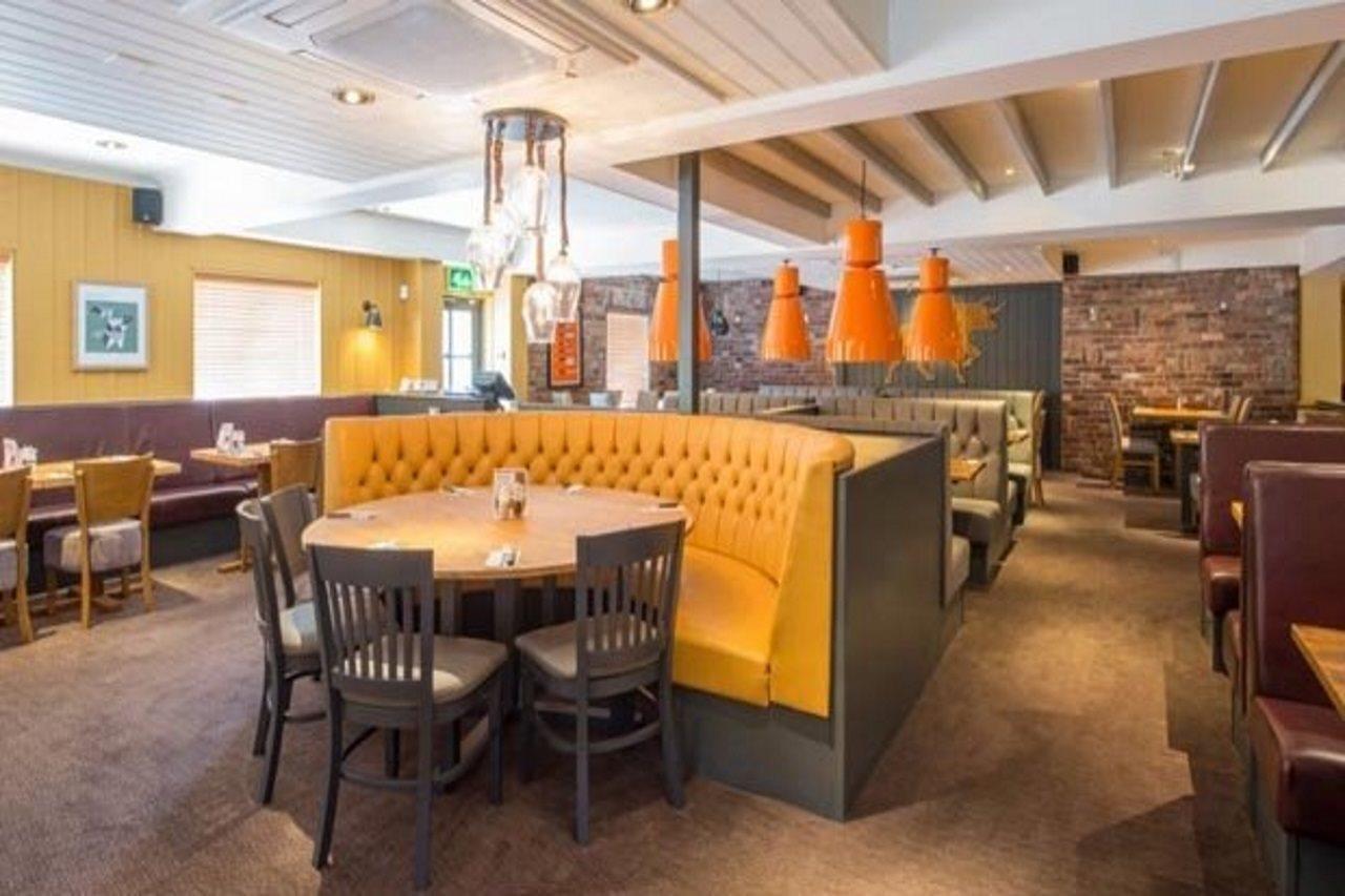 Premier Inn Newport Wales Экстерьер фото