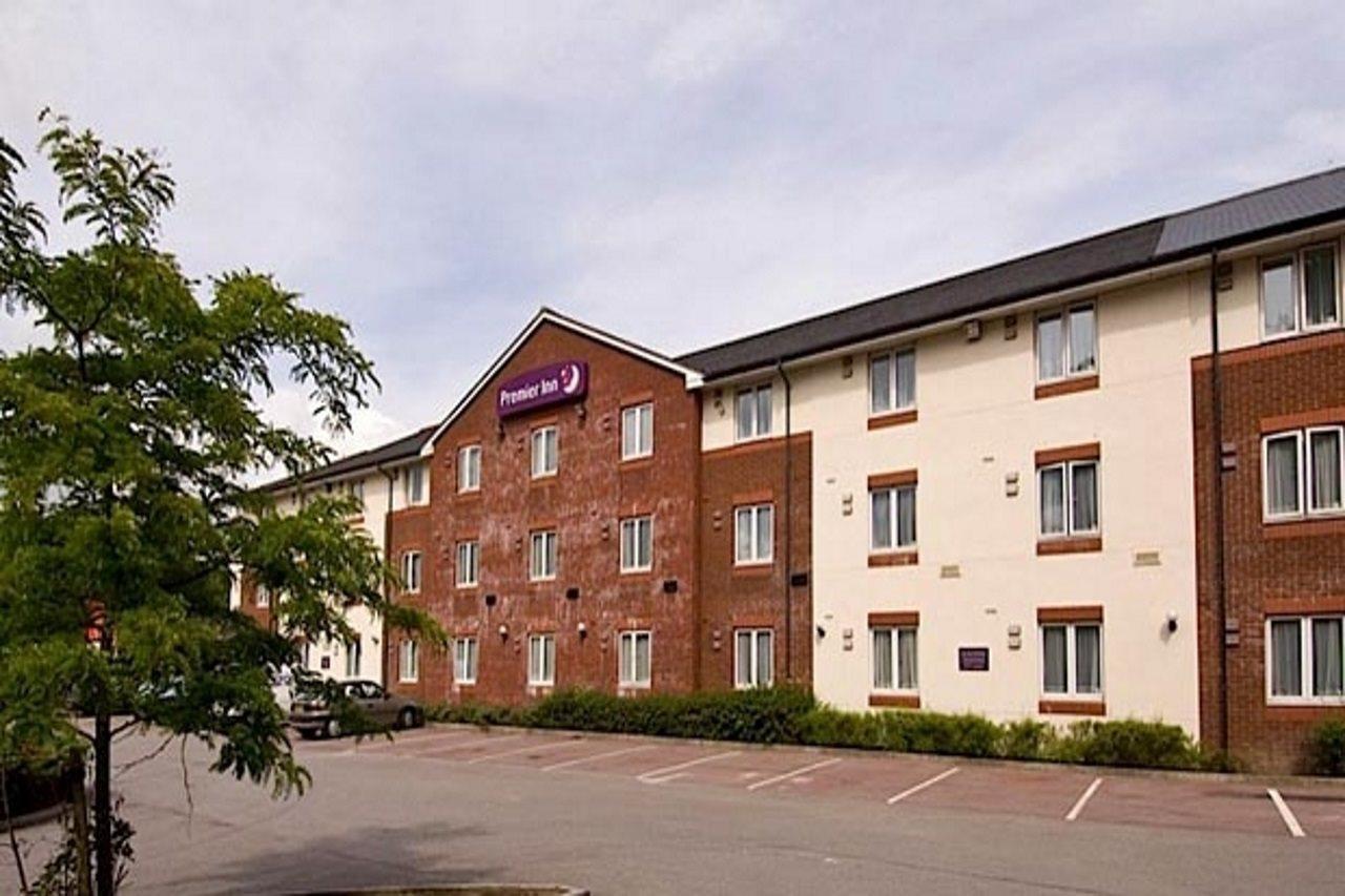 Premier Inn Newport Wales Экстерьер фото