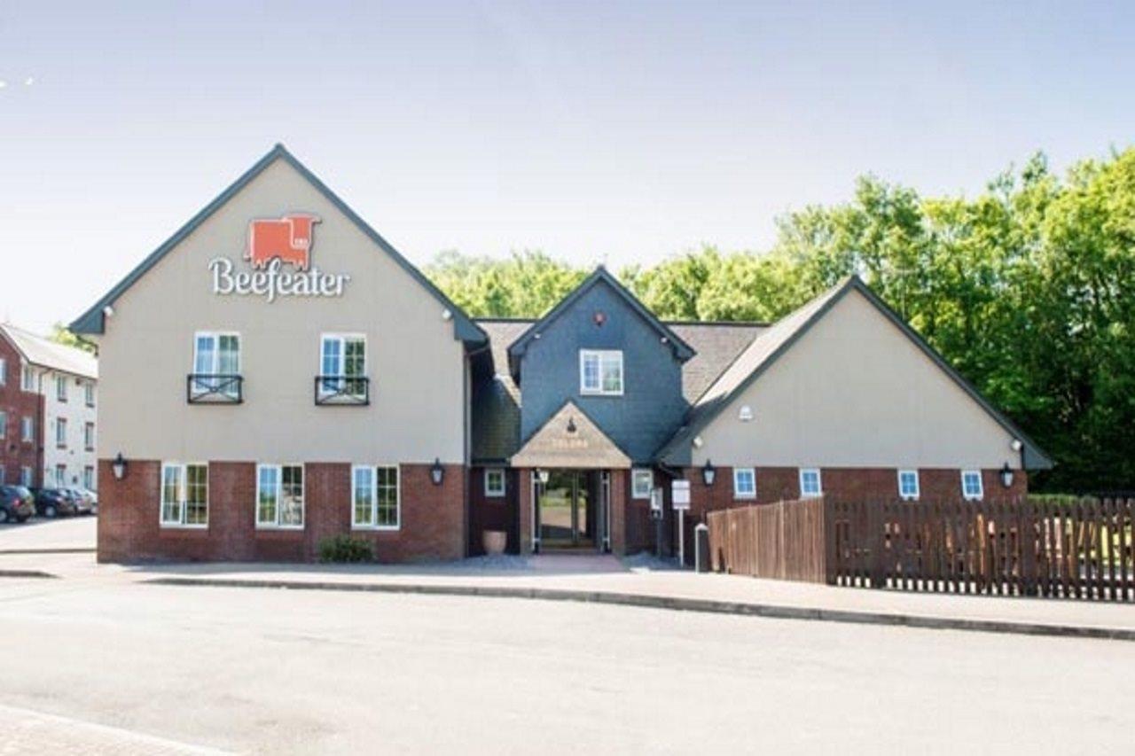 Premier Inn Newport Wales Экстерьер фото